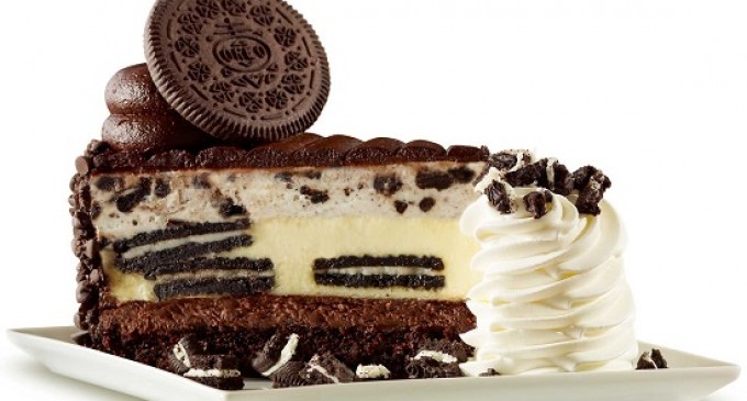 Dessert Of The Year: The Ultimate Oreo Cookies & Cream Fudge Cake