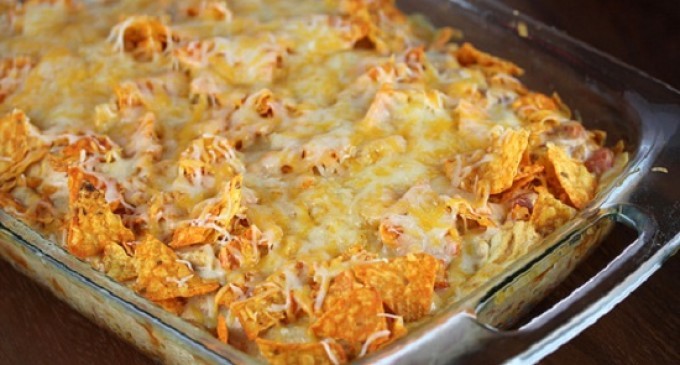 This Easy & Quick Chicken Doritos Casserole Is A Lifesaver For Those Times Where You’re Too Busy To Cook!