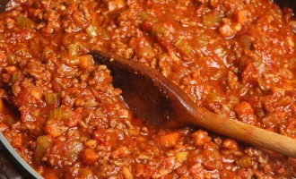 This Beefy Ragu Sauce Can Transform Even The Most Basic Pasta Dish!