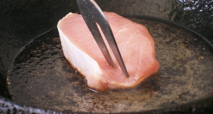Has Your Meat Turned Brown? Don’t Throw It Out Just Yet, Read These Tips Instead!