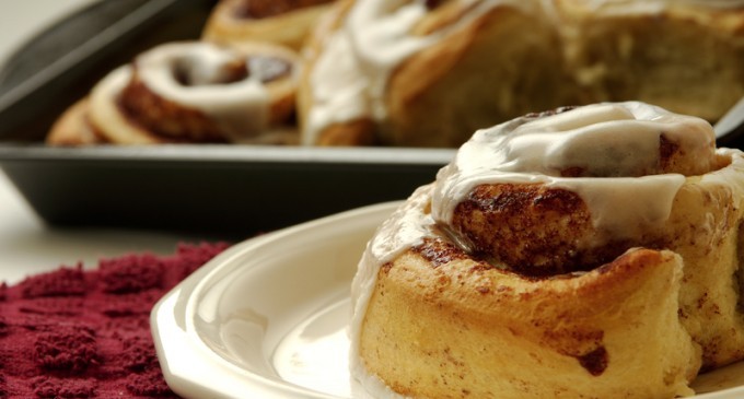 If You’re a Fan of Cinnabon, Then You Have Got To Make This Copycat Cinnamon Roll Recipe!