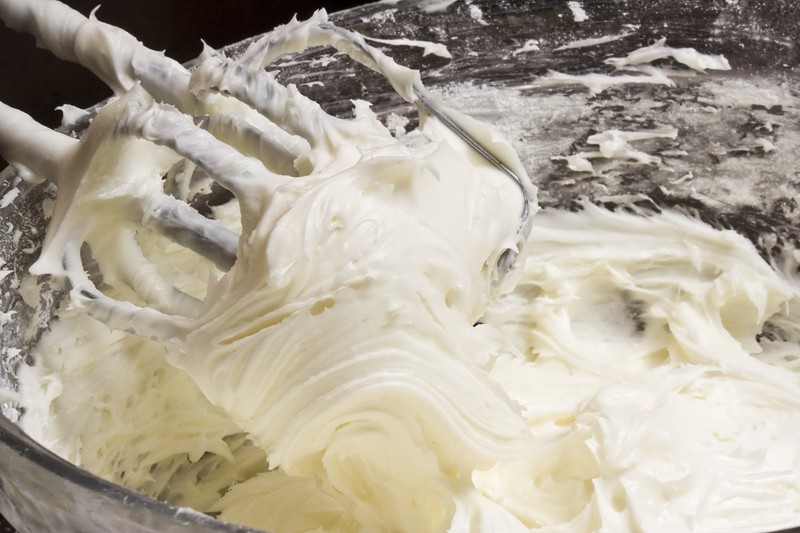 A Foolproof Way To Make Thick, Cream Cheese Frosting; Even The Novice