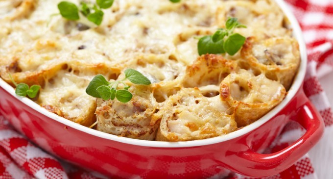 A MUST TRY: This Cheesy Baked Chicken Has A Few Surprise Ingredients That Makes It Absolutely Outstanding!