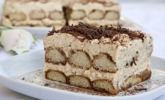 One Of The Most Famous Desserts To Come Out Of Italy, This Creamy No-Bake Cake Never Fails Us