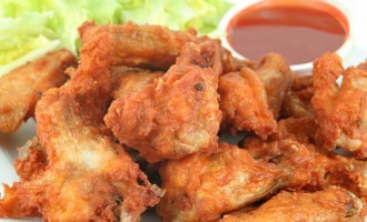 Who Needs A Greasy Deep Fryer To Make Crispy Chicken Wings. All We Need To Do Is THIS!
