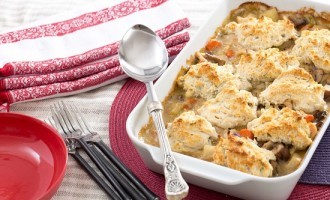 This Chicken Biscuit Casserole Is Simply Packed With Flavor! You Won’t Believe How Good It Tastes!