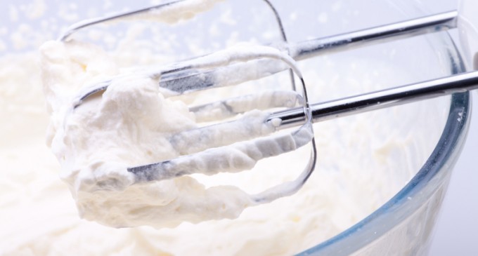 This Creamy, Smooth Recipe For Whipped Cream Couldn’t Be Easier: You Only Need Three Ingredients!