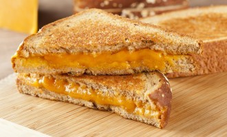 Skip The Butter & Use This On Your Grilled Cheese Sandwich Instead: You Won’t Believe The Difference!