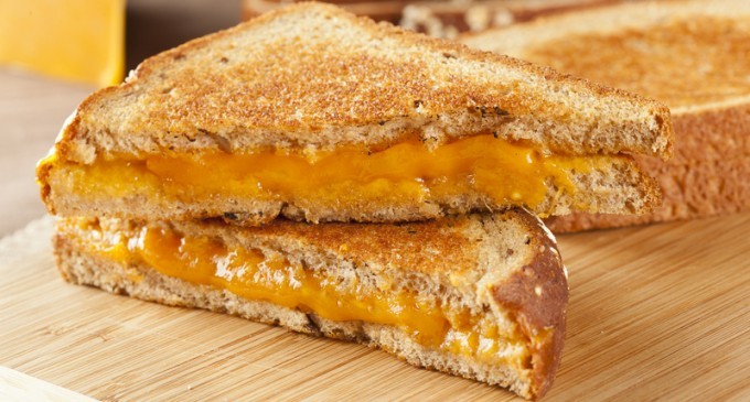 Skip The Butter & Use This On Your Grilled Cheese Sandwich Instead: You Won’t Believe The Difference!