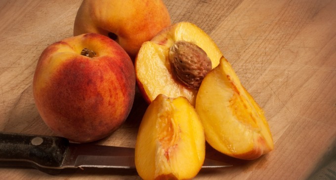 Hate Slicing Peaches? Read These Tips & Take The Guesswork Out Of This Sometimes Messy Process!