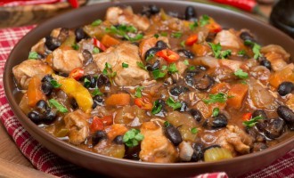 This Chipolte Chicken Chili Uses Some Unique Ingredients That Make It Unbelievably Flavorful!