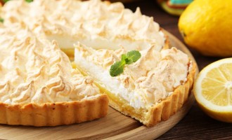 The Irresistibly Tangy & Creamy Lemon Buttermilk Pie