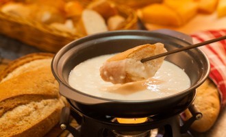 Make It In A Skillet: Who Ever Says You Need To Have A Fondue Pot In Order To Enjoy This Classic Appetizer?