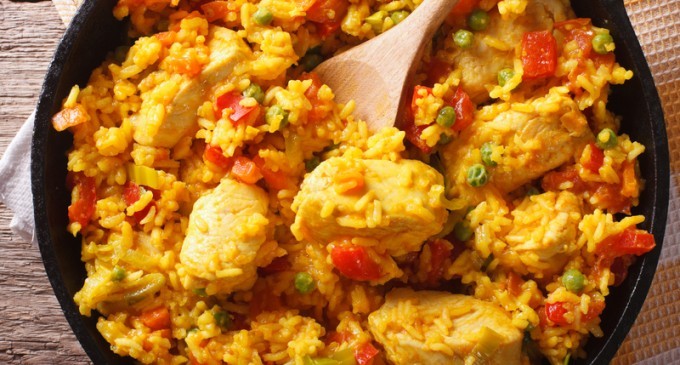 Looking For A Quick & Easy Mexican Dinner? This One Pan Arroz Con Pollo Is Perfect Any Day Of The Week!