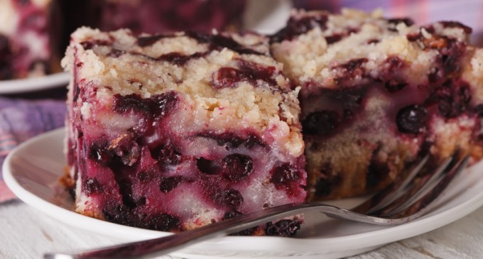 Why Make An Entire Cobbler When You Can Make These Grab & Go Blackberry Cobbler Bars?