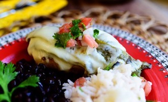 Do You Like Mexican Food? This Green Chili Chicken Uses Some Unique Ingredients That Make It Unbelievably Flavorful!