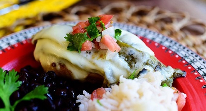 Do You Like Mexican Food? This Green Chili Chicken Uses Some Unique Ingredients That Make It Unbelievably Flavorful!