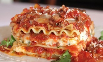 Want To Make Homemade Lasagna? Use These Specific Ingredients & Bake It Like This!