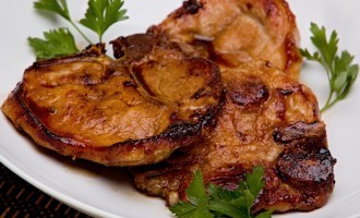 This Delicious Recipe For Tender & Juicy Pork Chops With A Teriyaki Glaze Only Has Four Ingredients