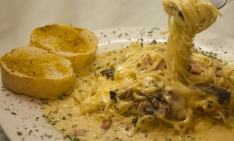 The Secret To A Good Chicken Alfredo Recipe Is What You Add To The Creamy Sauce