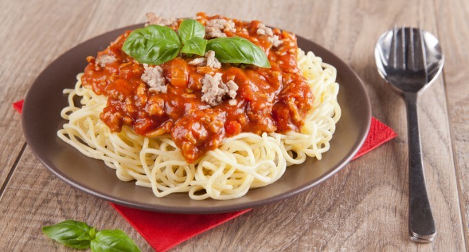 Spaghetti, A Good Sauce & Garlic Bread Go Hand In Hand But What Happens If You Just Combine Everything?