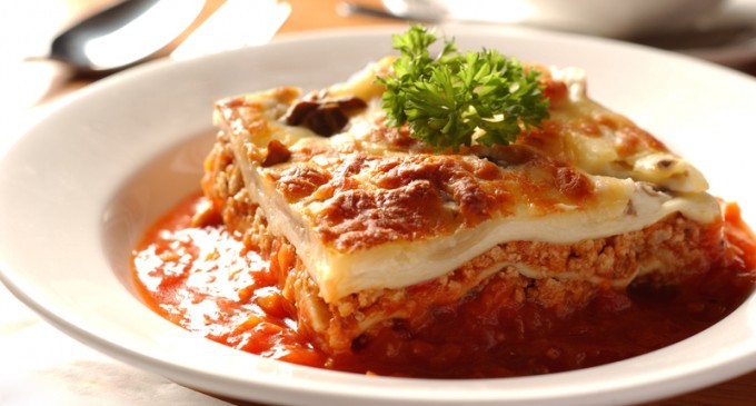 The Next Time You Bake A Hearty, Cheesy Lasagna Roll It Up! It Takes Half The Time To Cook & Tastes Better!