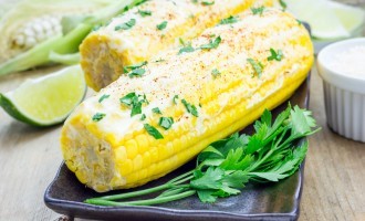 This Is How Everyone Will Be Eating Corn On The Cob This Summer – Elote Style!