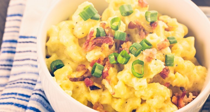 This Easy Mexican Mac & Cheese Recipe Is Slow Cooked In A Crock Pot With Smoky Bacon!