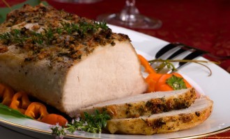 This Garlic Pepper Corn Roast Only Needs Four Simple Ingredients & Is The Best Thing We’ve Had All Week!