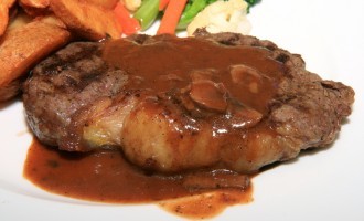 We Guarantee You’ve Never Had Steak Like This Before! The Secret Is the Rich, Delicious Gravy!
