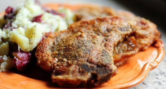 Craving Pork Chops? Our Pan-Fried Recipe Is So Good You’ll Never Cook Them Any Other Way Again!