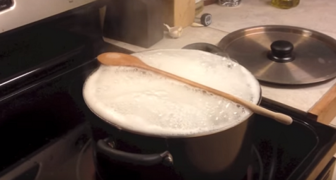 If You Ever Made Pasta Then You Know How Frustrating It Is To Have Water Boil Over – Next Time Try This!