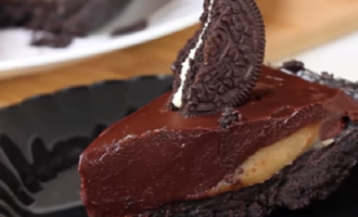 This Chocolate & Caramel Pie Is A Must