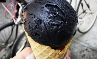 This Jet Black Ice Cream Is The Newest, Trendiest Thing To Try This Summer – You Need To Try It!