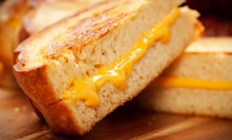 The Next Time You Make A Grilled Cheese Sandwich- Skip The Butter & Use This Secret Ingredient Instead!