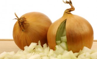 Ever Wondered Why Onions Make Your Eyes Watery? The  Science Behind It Is Surprisingly Interesting!