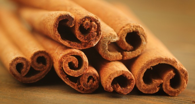 Did Last Nights Dinner Leave A Lingering Smell In Your Kitchen? Get Rid Of The Stench Naturally With This!