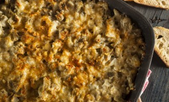 If You Like Artichoke Dip That’s Creamy, Rich & Full Of Garlic Then You Need To See This ASAP
