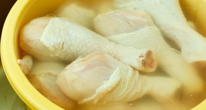 Are You Safely Handling Food In The Kitchen? We Just Discovered Some Things People Over-Look While Cooking!