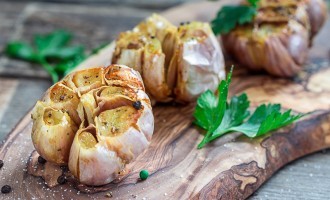 If You Love Roasting Garlic But Always Burn It Try This Instead!