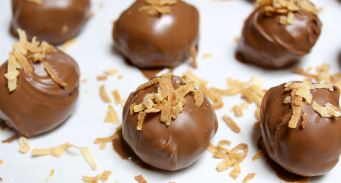 We Didn’t Think It Was Possible But We Just Combined The Worlds Two Most Addicting Desserts Together