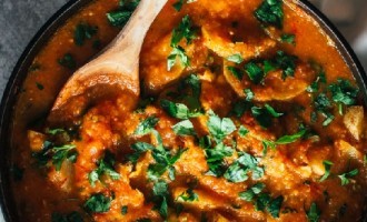 This One-Pan Chicken & Potato Recipe Is All The Way From Spain! Have You Tried It Before?