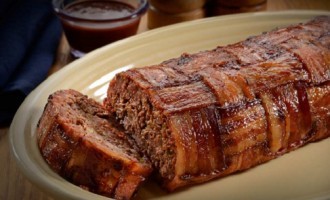 This Bacon Wrapped Meatloaf With A Savory Glaze Baked On Top Is The Best Thing We’ve Made All Week!
