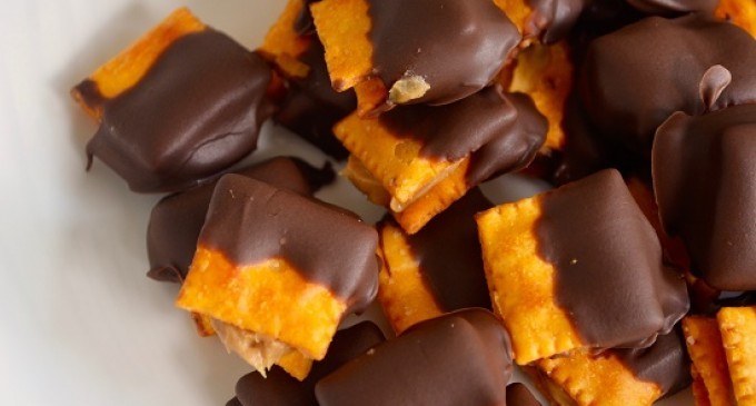 These Copy Cat Chocolate Butterfinger Poppers Only Need Three Ingredients & Taste Like The REAL DEAL