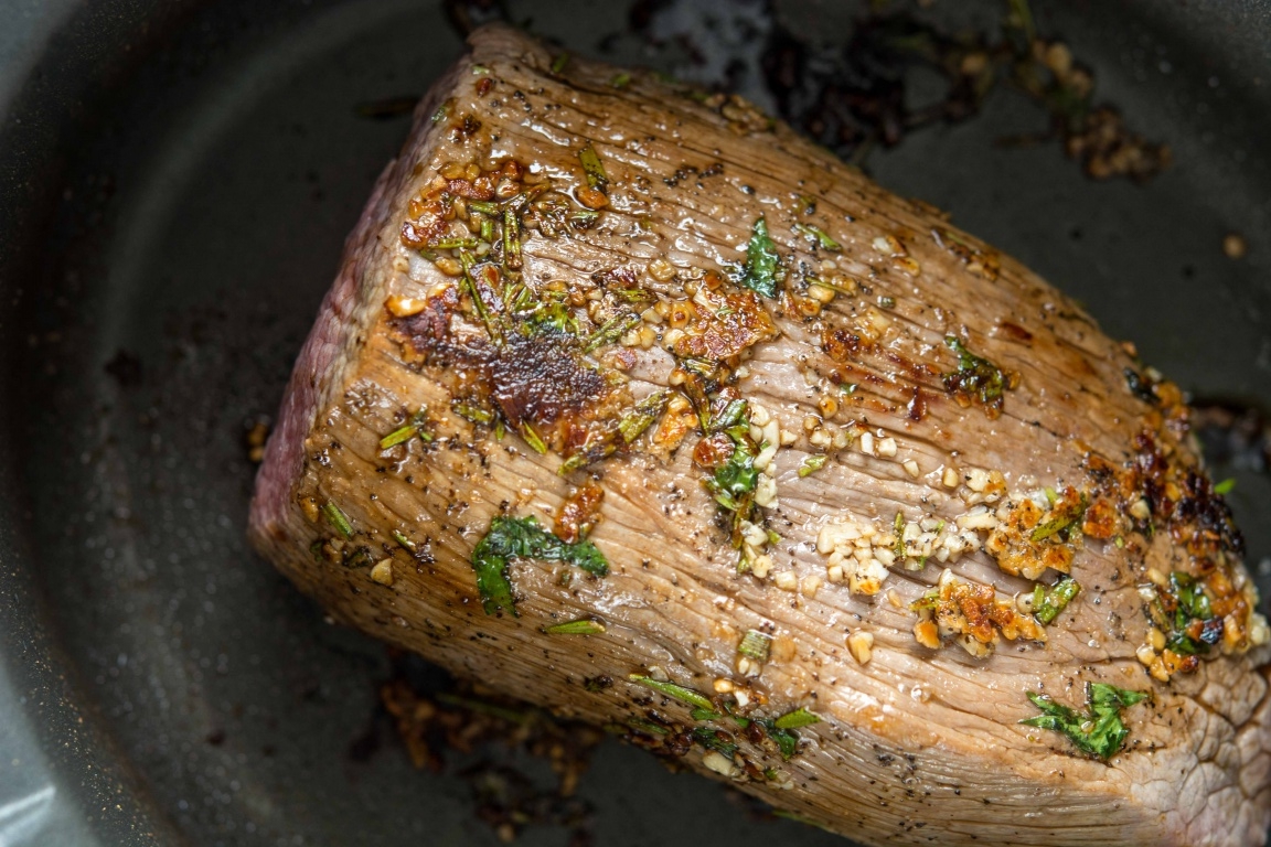 This Rosemary & Garlic Crusted Roast Beef Will Be The Best Thing EVER