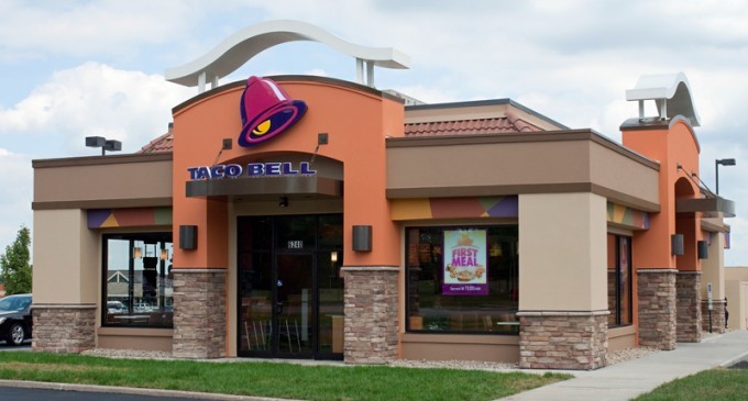 When A Customer Didn’t Get Sour Cream In His Burrito At Taco Bell Things Got Ugly Really Fast
