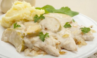If You Want To Make A Tender Herb Chicken With A Savory & Rich Cream Sauce Then Check This Out!