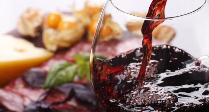 This Synthetic Wine Is Made Without Grapes & Is Claiming To Mimic Some Expensive, Vintage Wine