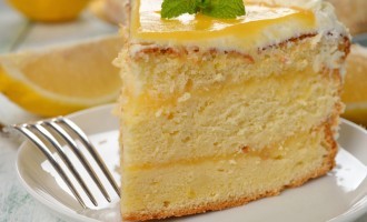 Move Over Mug Cakes: This Family Sized Lemon Cake Is Ready Under Four Minutes & Tastes Phenomenal