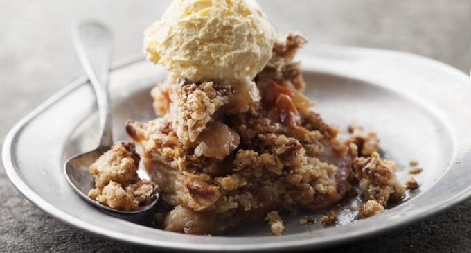 This Light Apple Pear Crumble Is The Perfect After Dinner Dessert